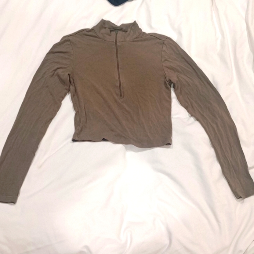 Olive green long sleeve zip up crop top